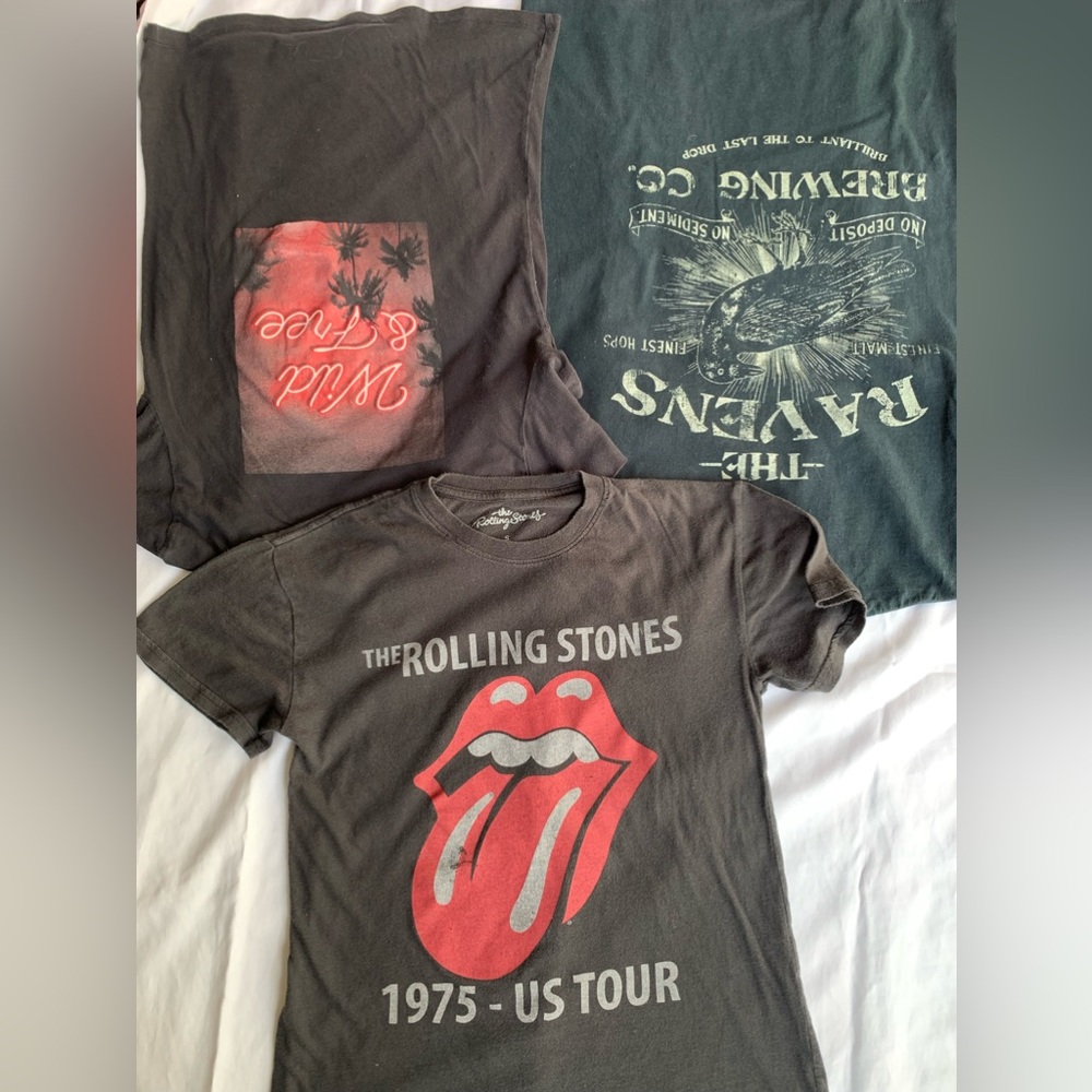 Bundle t shirts size small medium